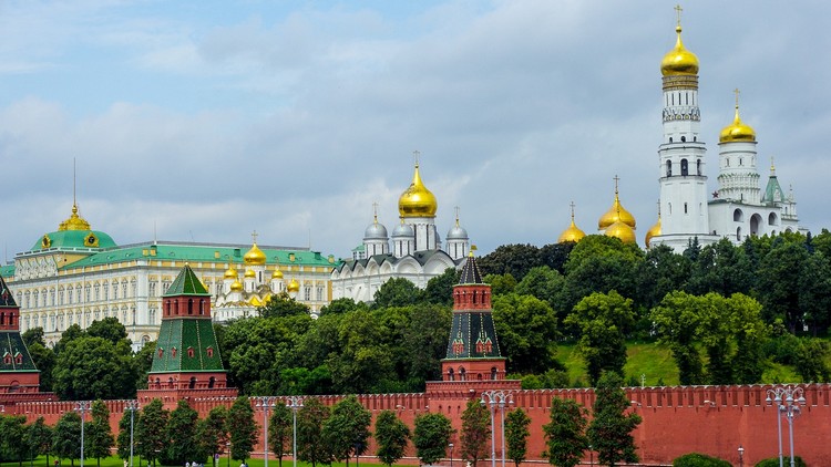 Песков прокомментировал введение ЕС антироссийских санкций из-за Навального