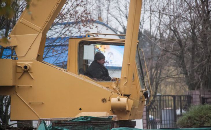 Во Франции мужчину спасали из дома только с помощью крана