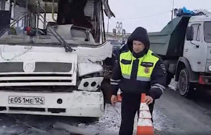 Шесть человек пострадали в ДТП с автобусом под Норильском