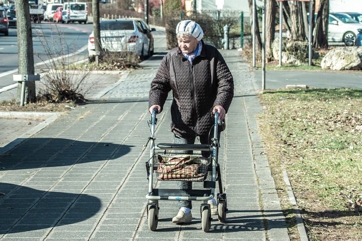 Долгожителям предложили выплачивать до 25 тысяч рублей