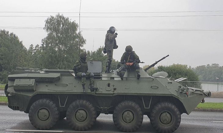 Киев ведет военную технику во дворы в Станице Луганской и Счастье, заявили в ЛНР