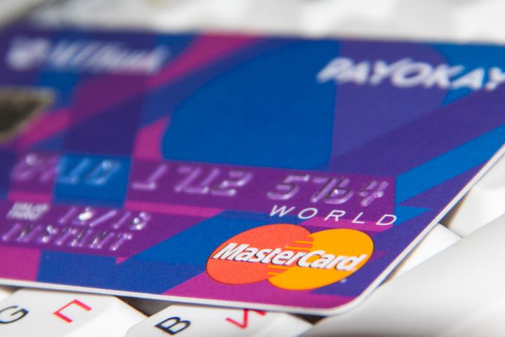 Несмотря на санкции, Альфа-банк продолжит выпускать карты Visa и Mastercard