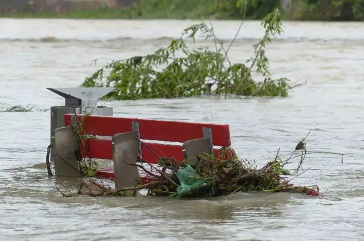 вода