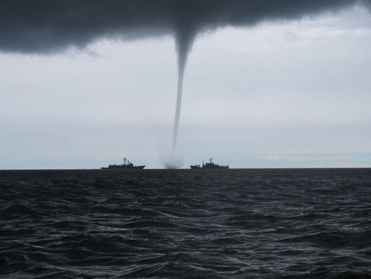 смерч, вода