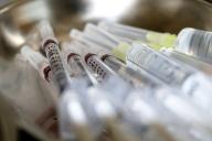 Украина называет вакцину из России несуществующей