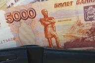 Власти России не смогли потратить триллион рублей