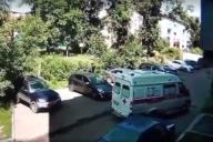 В Новокузнецке женщина поймала выпавшего из окна ребенка